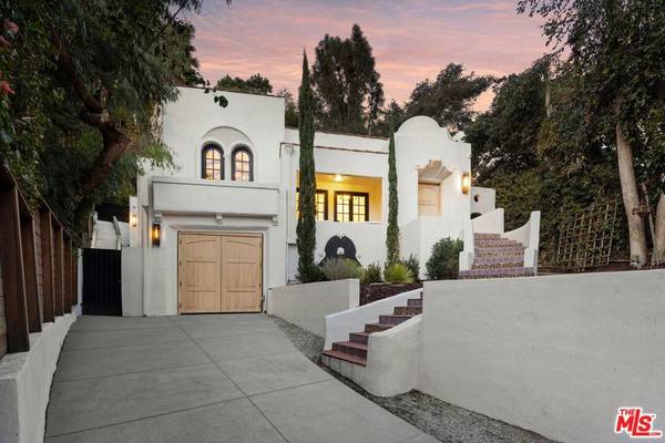 8061 Woodland LN, Los Angeles, CA 90046