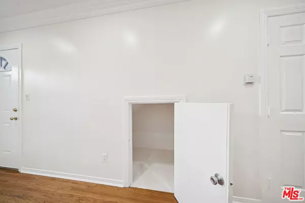 West Hollywood, CA 90069,710 Westmount #A