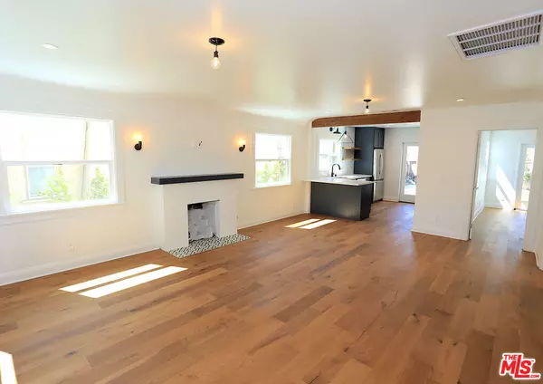 Los Angeles, CA 90039,3835 Hollypark PL