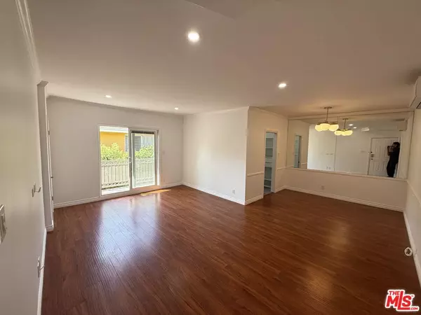 Beverly Hills, CA 90212,332 S Rexford DR #6