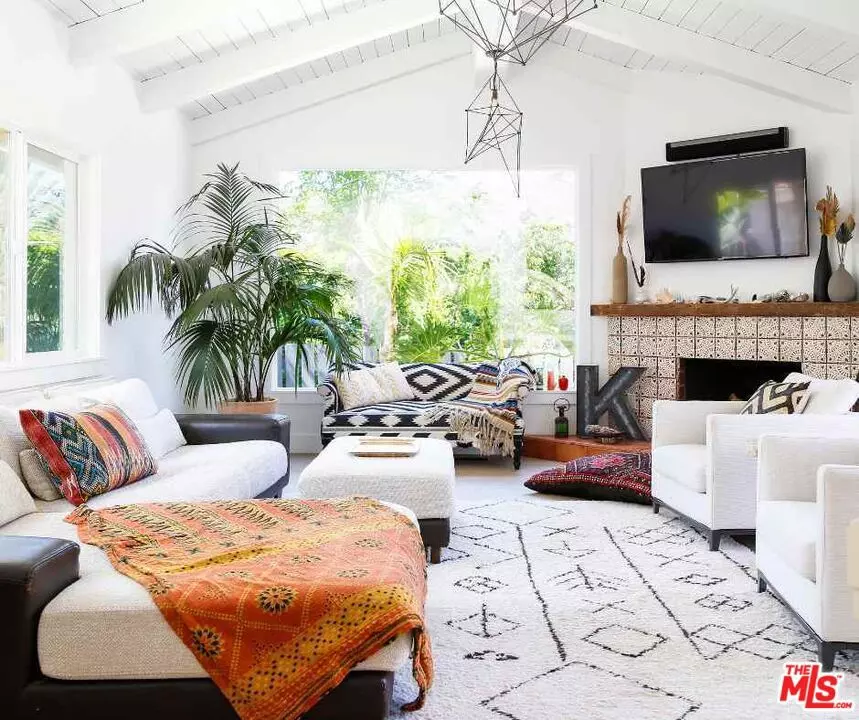 Malibu, CA 90265,30606 La Sonora DR