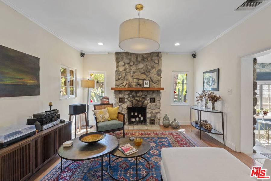 840 Country Club DR, Burbank, CA 91501