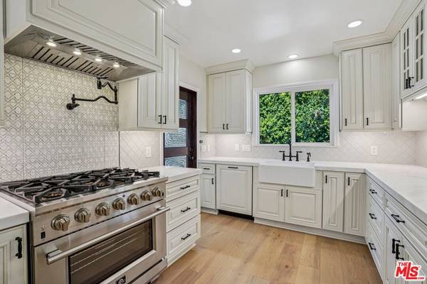 Los Angeles, CA 90004,5010 Elmwood AVE