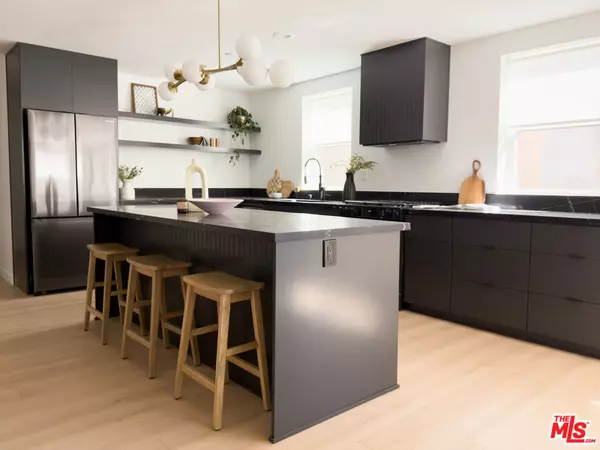 Los Angeles, CA 90026,2220 Aaron ST