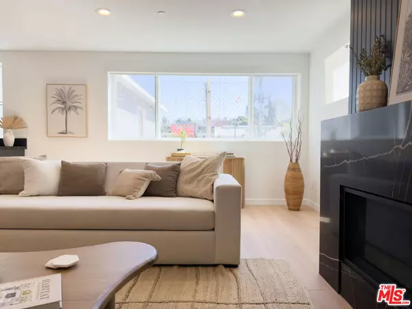 Los Angeles, CA 90026,2220 Aaron ST