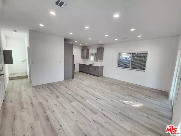 Granada Hills, CA 91344,11618 Balboa BLVD