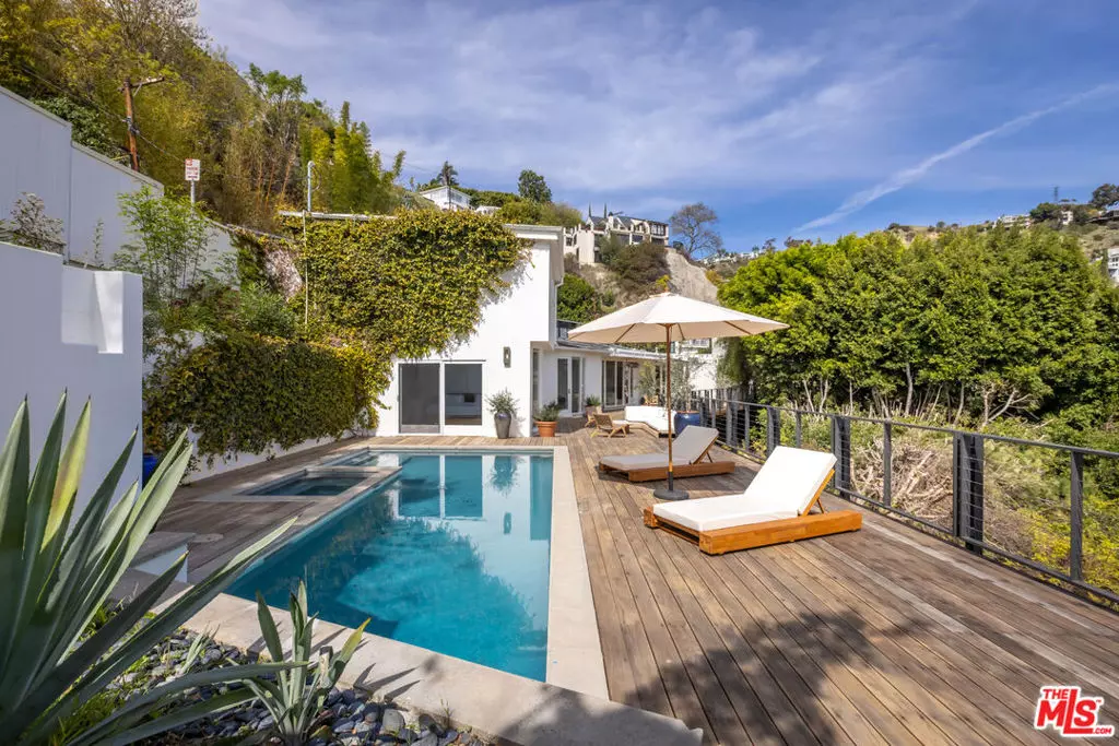 Los Angeles, CA 90069,1568 Viewsite DR