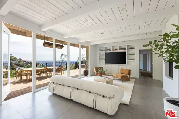 Los Angeles, CA 90069,1568 Viewsite DR