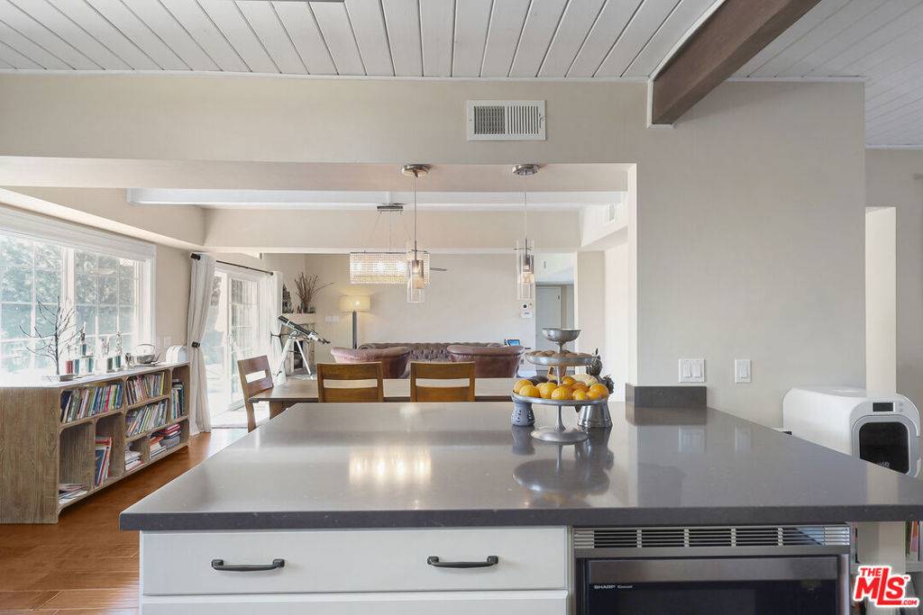 La Canada Flintridge, CA 91011,2260 Los Amigos ST