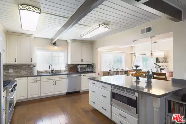 La Canada Flintridge, CA 91011,2260 Los Amigos ST