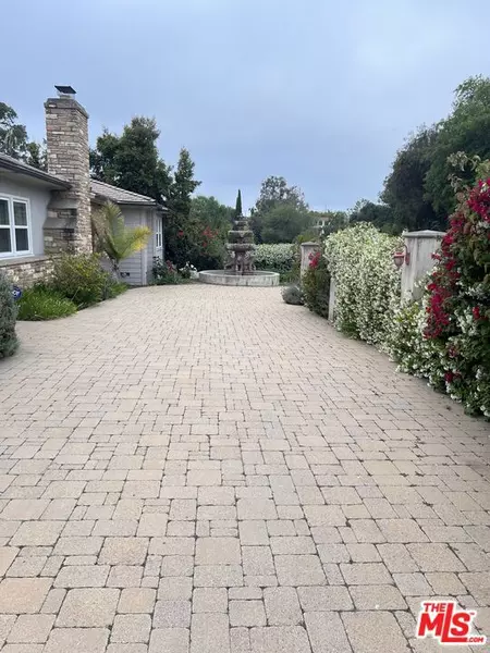 11570 W Sunset BLVD, Los Angeles, CA 90049