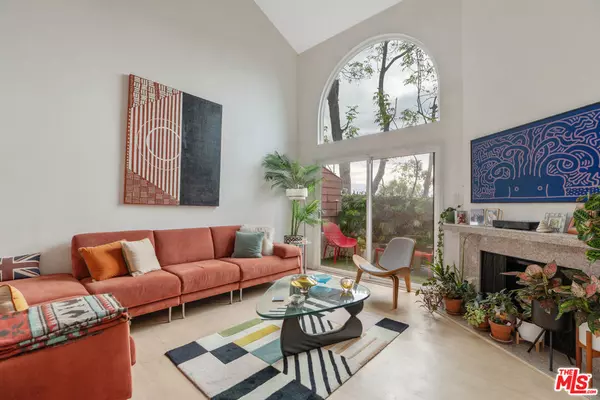 1979 Grace AVE #8, Los Angeles, CA 90068