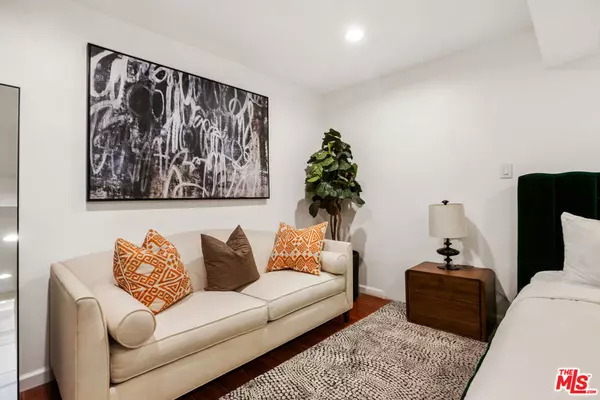 Los Angeles, CA 90046,917 North Curson Ave ##21