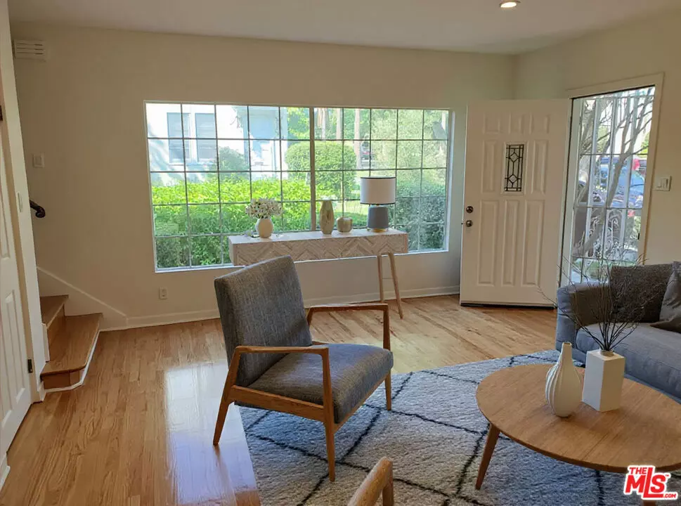 Los Angeles, CA 90019,1037 S Longwood AVE