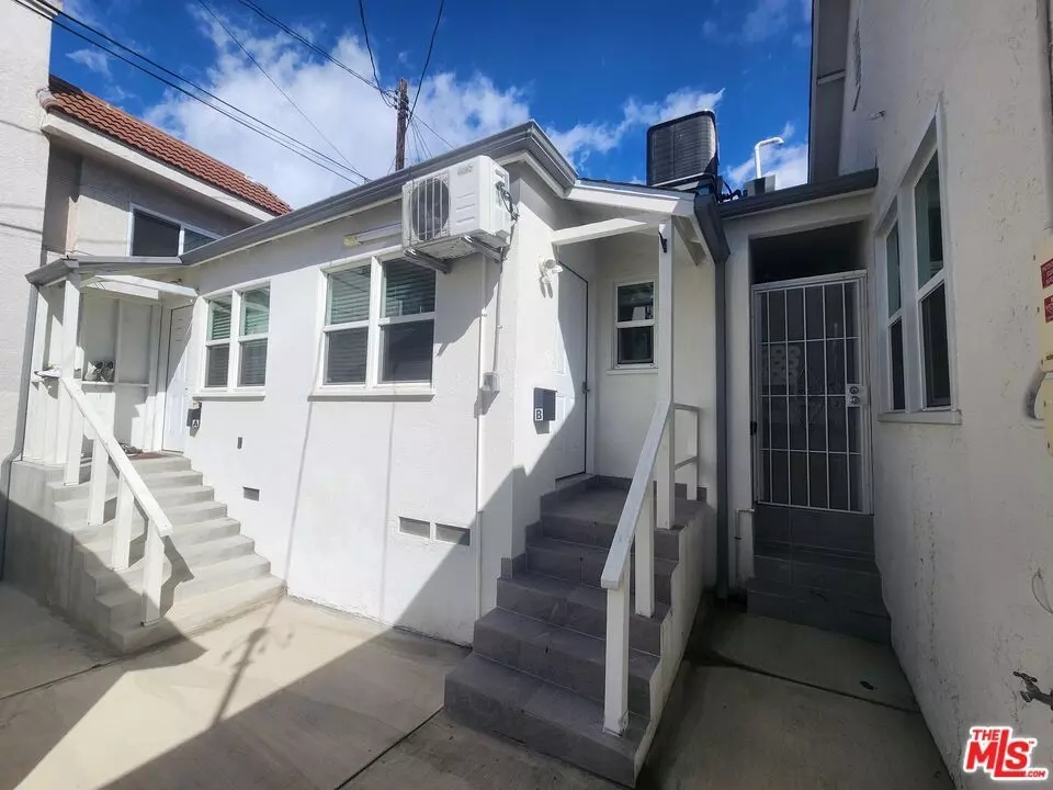 Glendale, CA 91206,383 Harvey DR #A