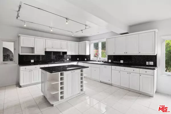 Beverly Hills, CA 90210,713 N Elm DR