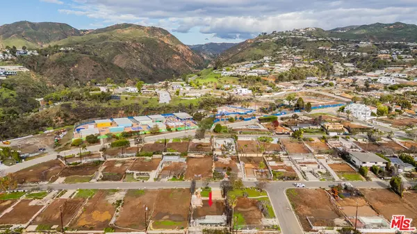 Pacific Palisades, CA 90272,16910 Bollinger DR