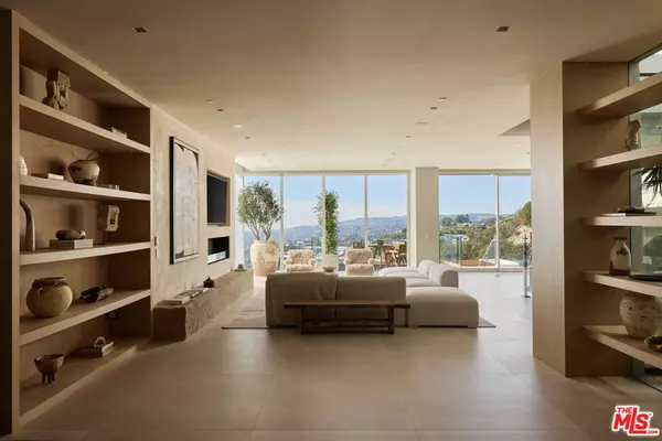 West Hollywood, CA 90069,1615 Blue Jay WAY