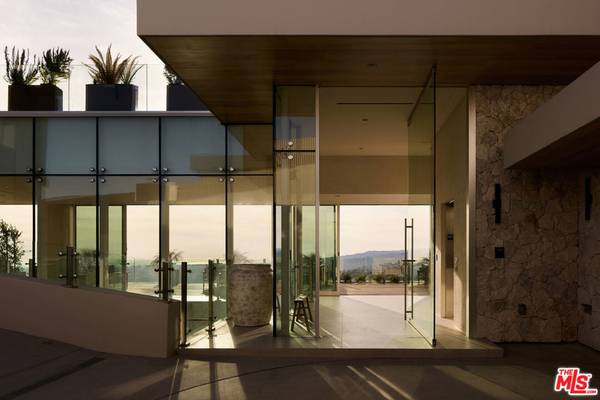 1615 Blue Jay WAY, West Hollywood, CA 90069