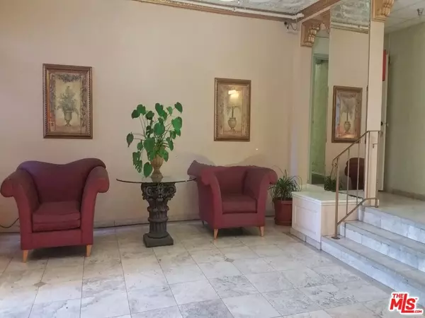 Los Angeles, CA 90036,603 S Cochran AVE