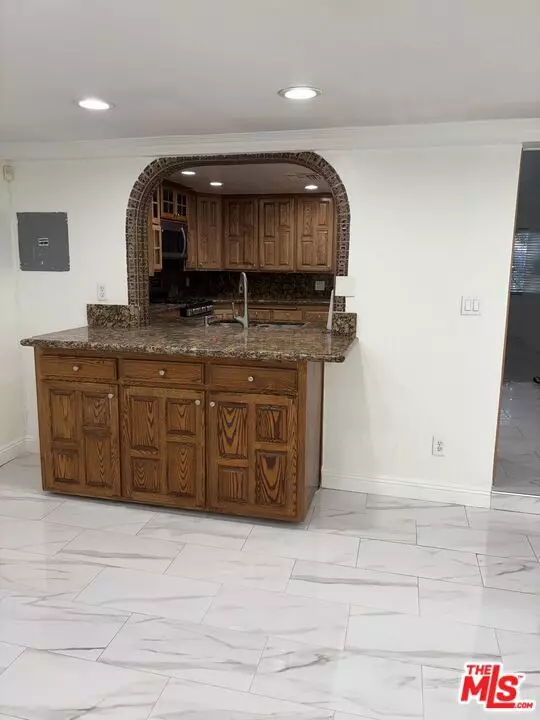 Chatsworth, CA 91311,20424 Marilla ST