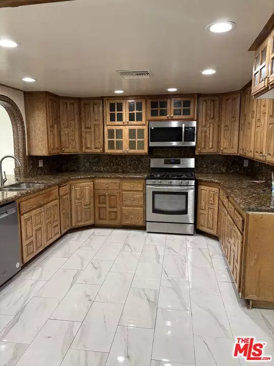 Chatsworth, CA 91311,20424 Marilla ST