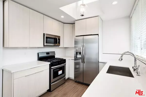 1117 S BRONSON AVE #8, Los Angeles, CA 90019