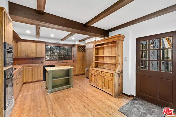 Los Angeles, CA 90049,200 S Anita AVE