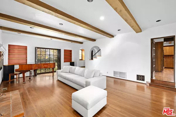 Los Angeles, CA 90049,200 S Anita AVE