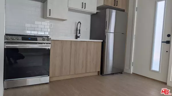 Los Angeles, CA 90038,1125 Lodi PL