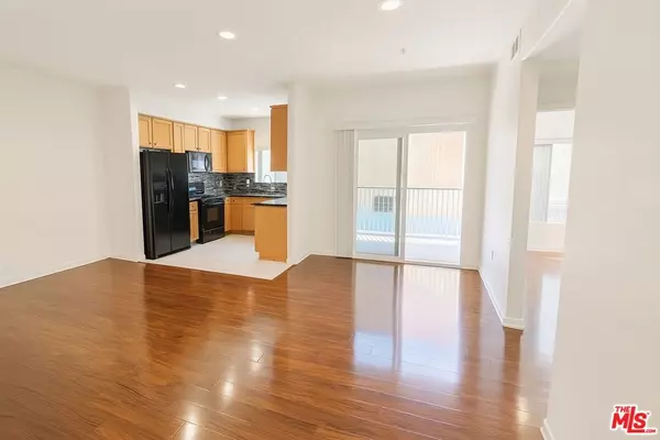 North Hollywood, CA 91605,12132 Hart ST #201