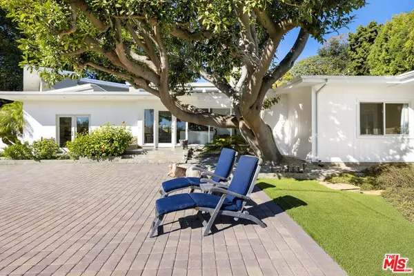 Los Angeles, CA 90049,11215 W Sunset BLVD