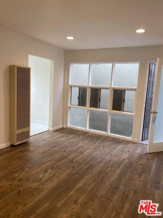 Los Angeles, CA 90025,10438 Santa Monica BLVD #8