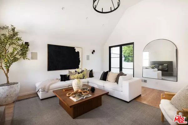 Los Angeles, CA 90019,1284 S Orange DR