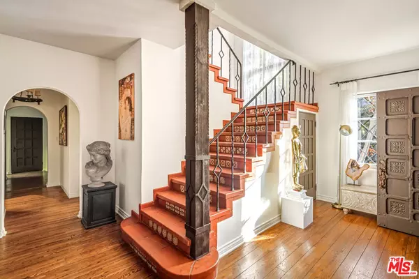 West Hollywood, CA 90069,1135 Sunset Vale AVE