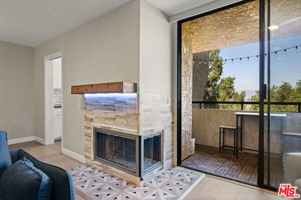 Los Angeles, CA 90042,4275 Via Arbolada #205