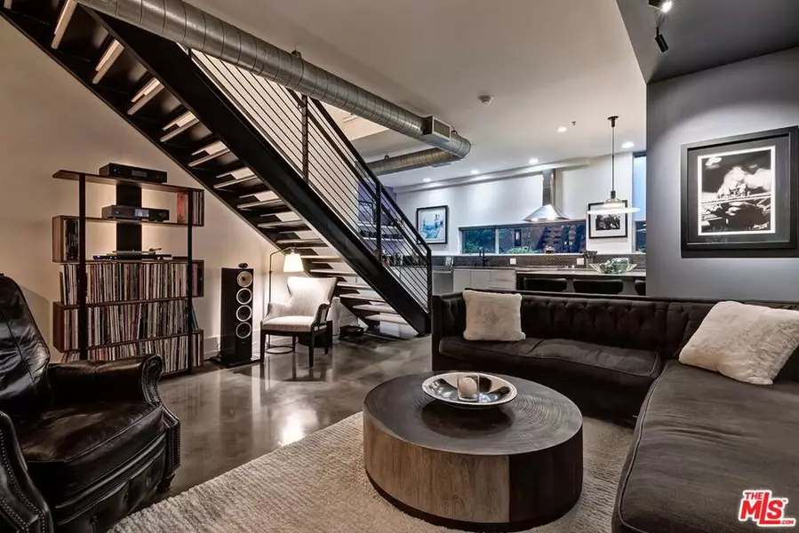 1137 Hacienda PL #104, West Hollywood, CA 90069