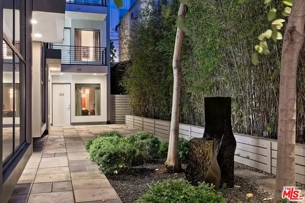 West Hollywood, CA 90069,1137 Hacienda PL #104