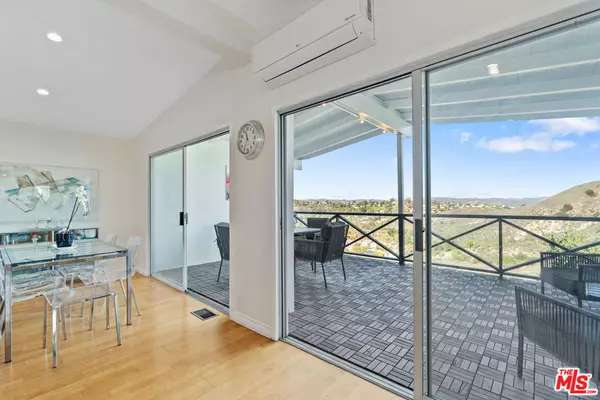 Calabasas, CA 91302,23777 Mulholland HWY #62