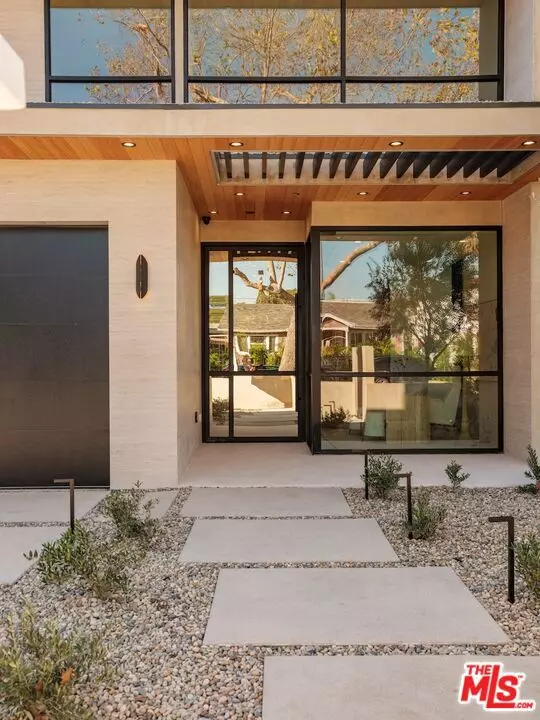 Los Angeles, CA 90048,517 N Edinburgh AVE