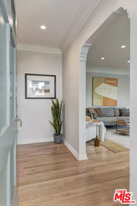 Los Angeles, CA 90016,3504 S Cloverdale AVE