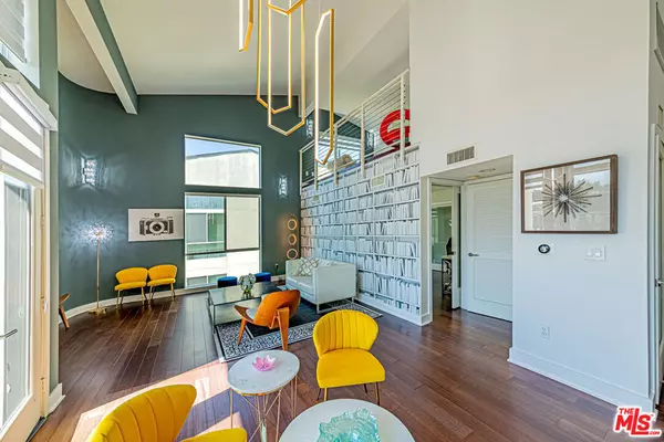 600 S Ridgeley DR #PH 1, Los Angeles, CA 90036