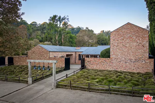 Los Angeles, CA 90049,13215 Riviera Ranch RD