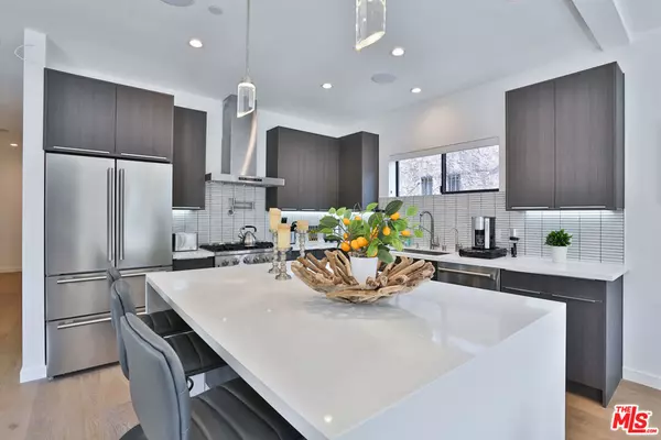 Los Angeles, CA 90019,1622 S Mansfield AVE