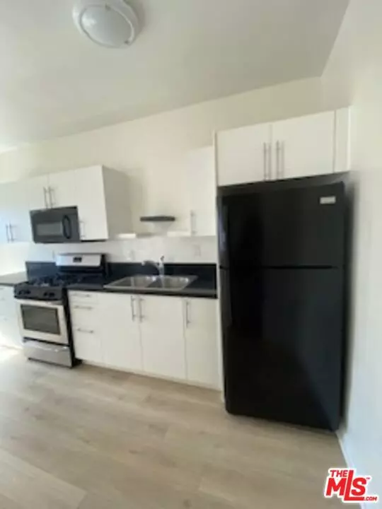 Los Angeles, CA 90005,814 S Hobart BLVD #410