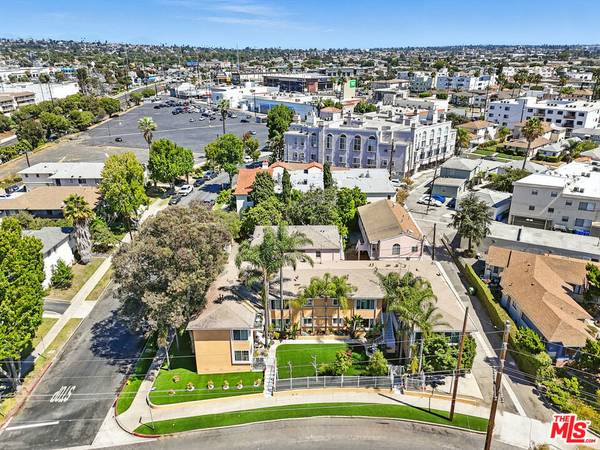 Los Angeles, CA 90045,7028 Alvern ST