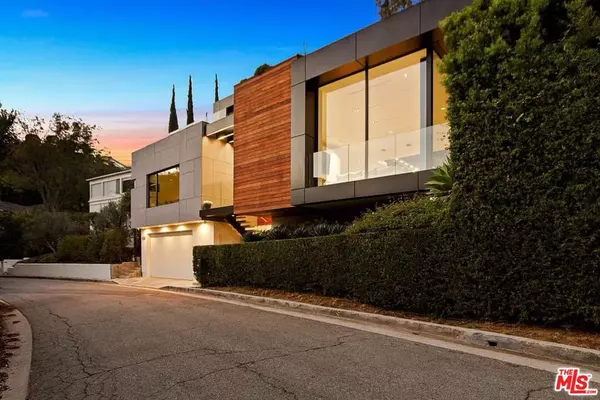 Los Angeles, CA 90069,1331 Belfast DR