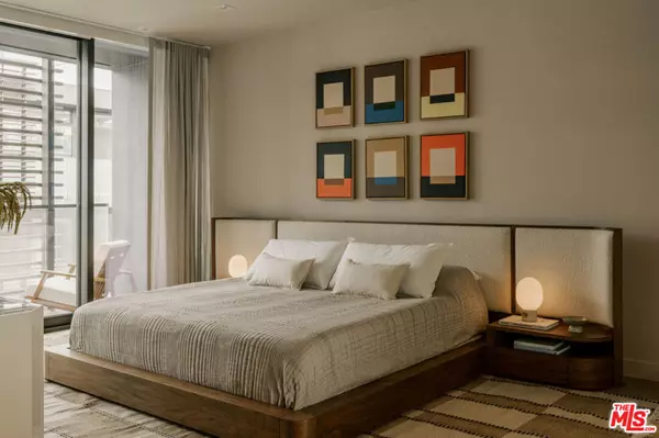 West Hollywood, CA 90069,702 N Doheny DR #101