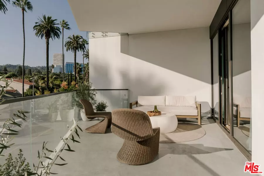 702 N Doheny DR #302, West Hollywood, CA 90069