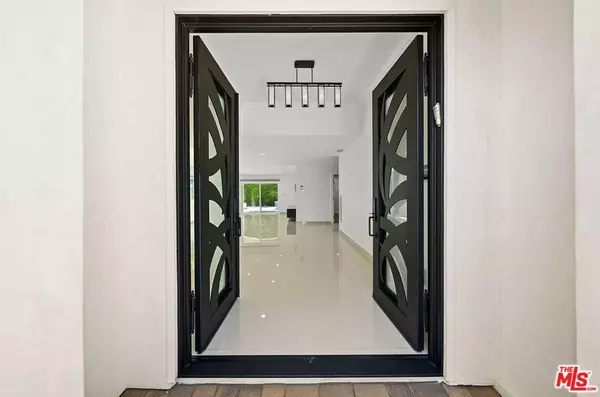 Woodland Hills, CA 91367,6243 Berquist AVE